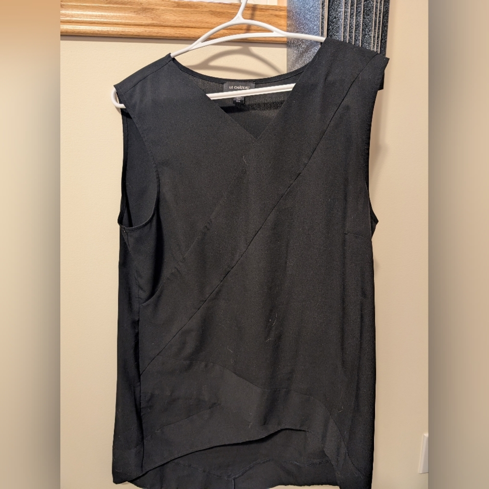 Le Chateau Classic Black Top